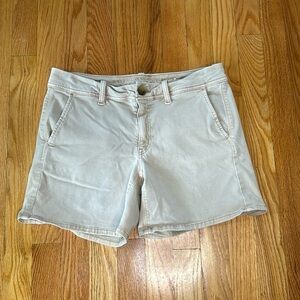 ***American Eagle Women’s Tan/Khaki Bermuda Short Sz 8